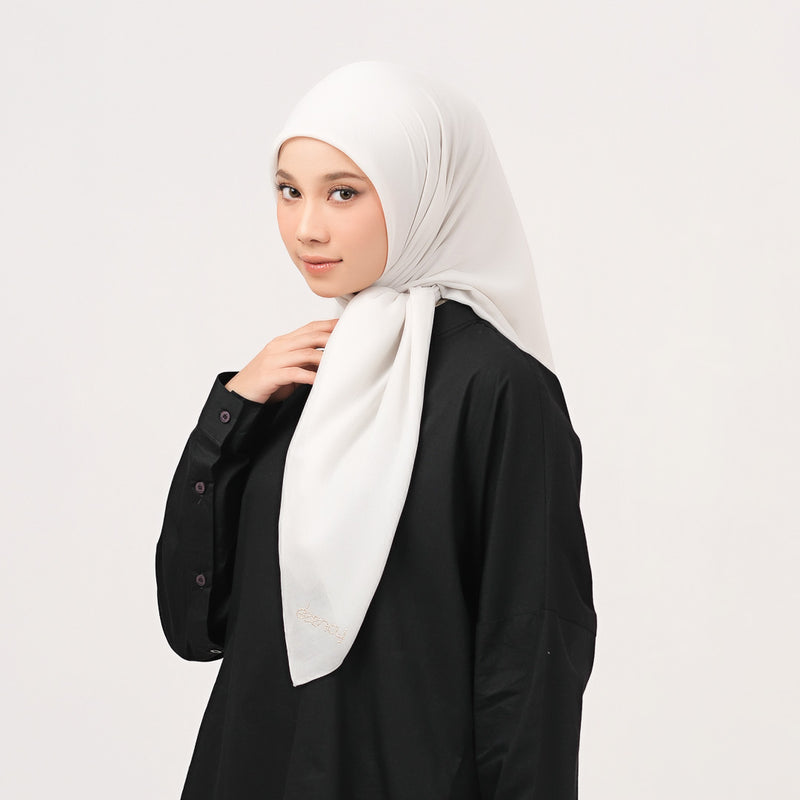 Hijab Polos Segi Empat Deenay Jasmine Series