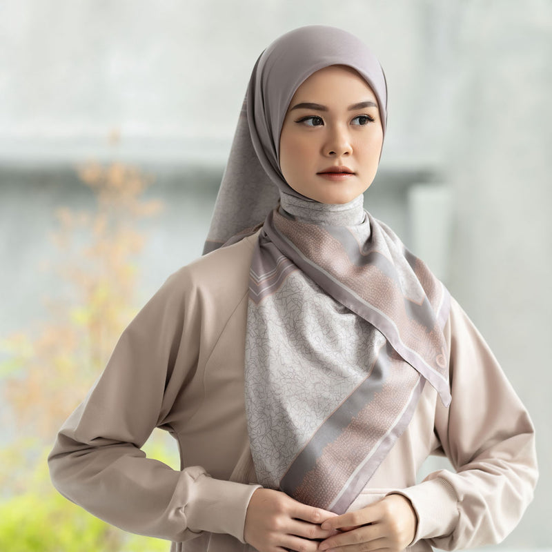 HIJAB DEENAY MOTIF SEGI EMPAT ELLADINE SERIES