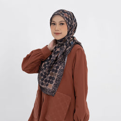 Hijab Motif Segi Empat Deenay Nayya Series