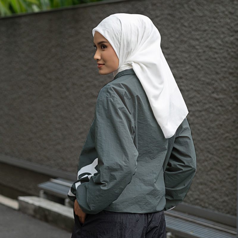 Jaket Olahraga Wanita Deenay Nour Tracker Series