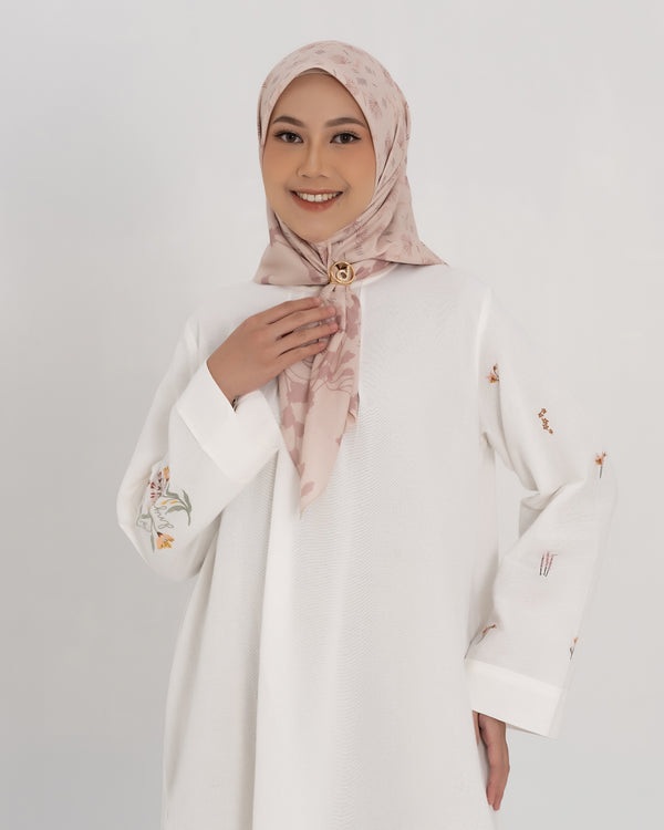 Hijab Motif Segi Empat Deenay Zana Series