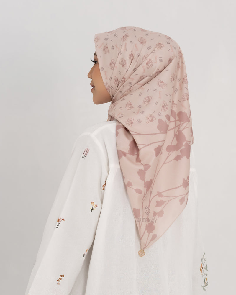 Hijab Motif Segi Empat Deenay Zana Series