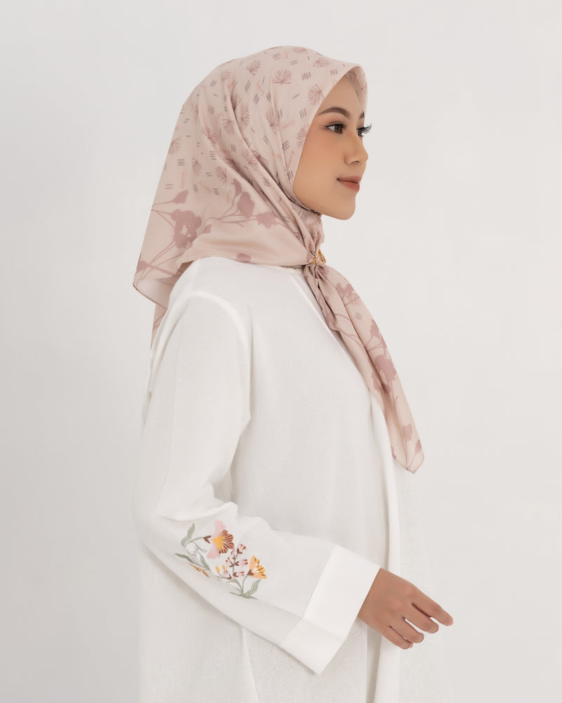 Hijab Motif Segi Empat Deenay Zana Series