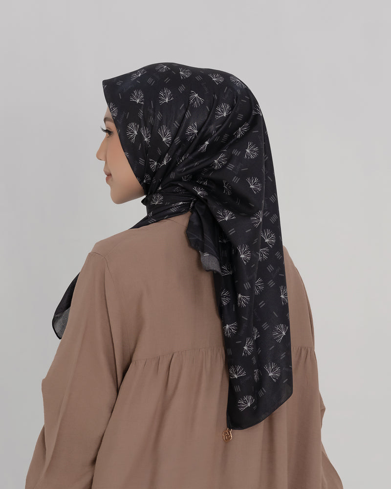 Hijab Motif Segi Empat Deenay Zana Series