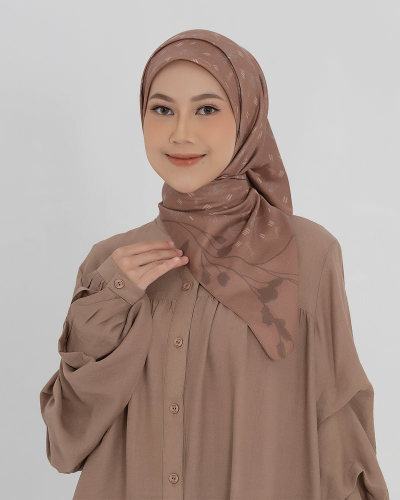 Hijab Motif Segi Empat Deenay Zana Series