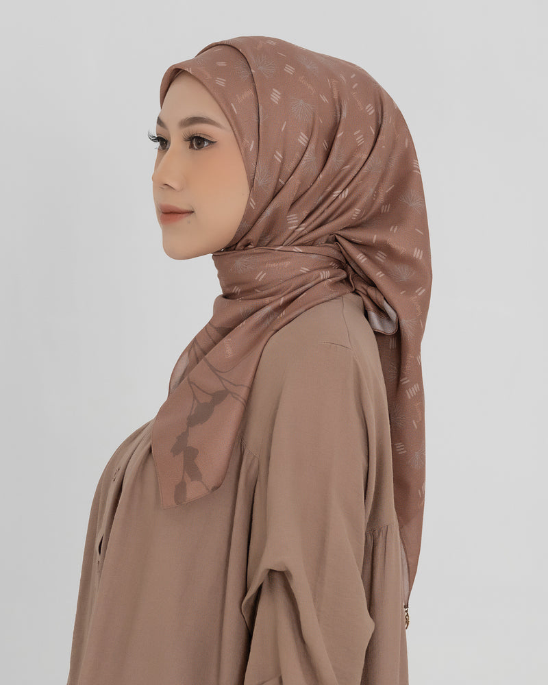 Hijab Motif Segi Empat Deenay Zana Series