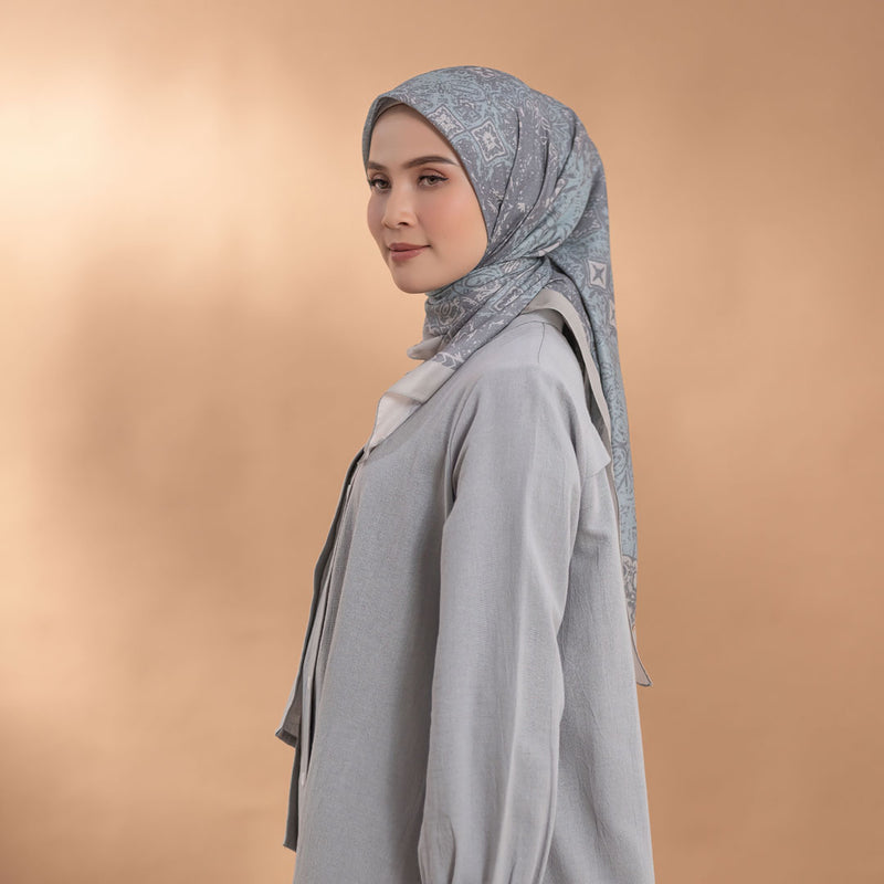 Hijab Motif Segi Empat Deenay Guita Series