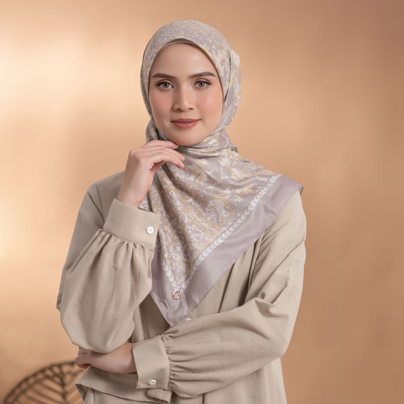 Hijab Motif Segi Empat Deenay Guita Series