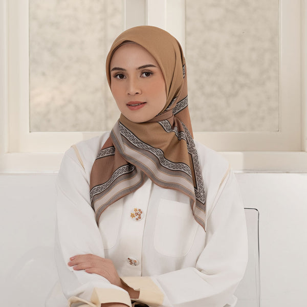 Hijab Motif Segi Empat Deenay Talula Series