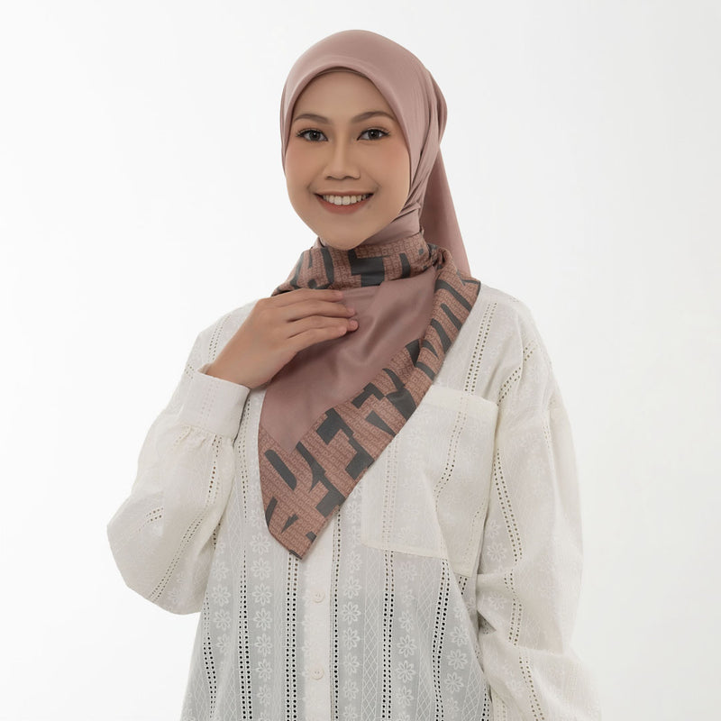 Hijab Motif Segi Empat Deenay Jada Series