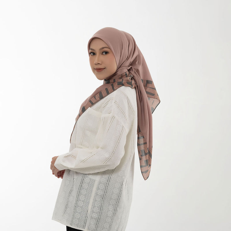 Hijab Motif Segi Empat Deenay Jada Series