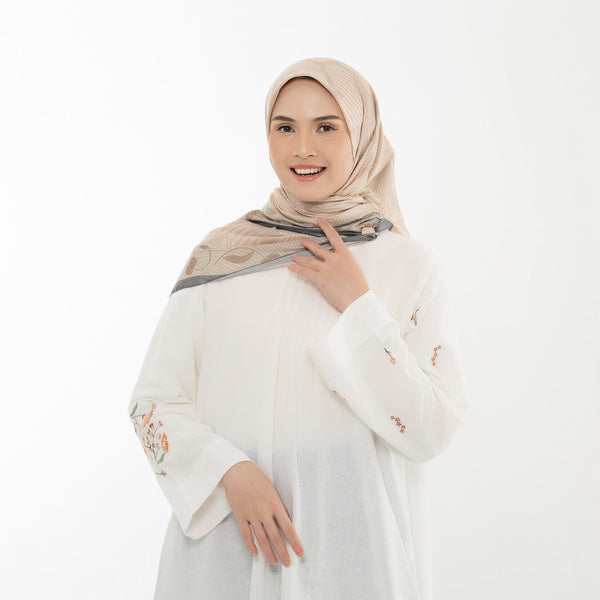 Hijab Motif Segi Empat Deenay Fiona Series