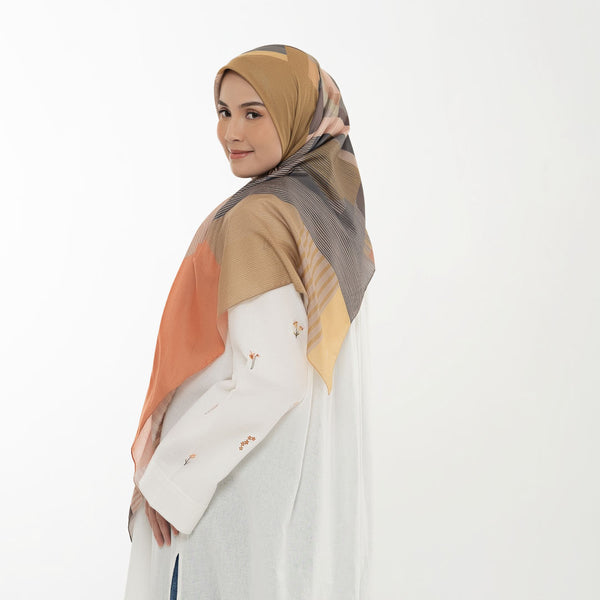 Hijab Motif Segi Empat Deenay Huda Series