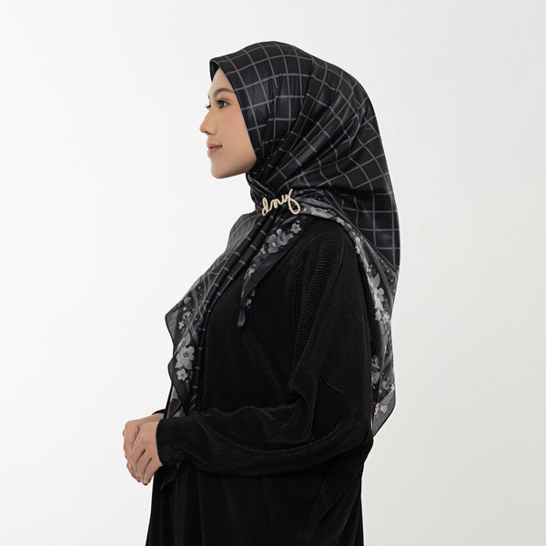 Hijab Motif Segi Empat Deenay Ashira Series