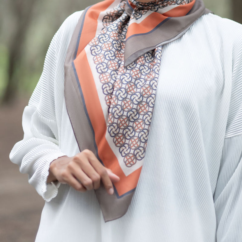 Hijab Motif Segi Empat Deenay Chana Series