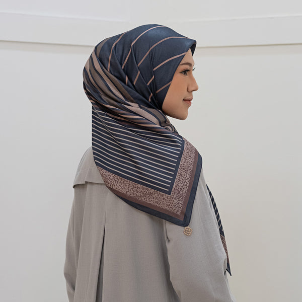 Hijab Motif Segi Empat Deenay Leya Series