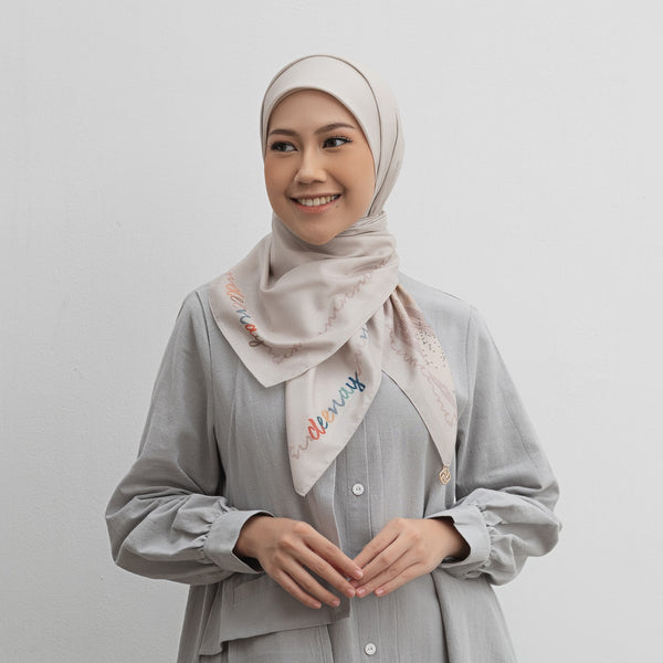 Hijab Motif Segi Empat Deenay Chiara Series