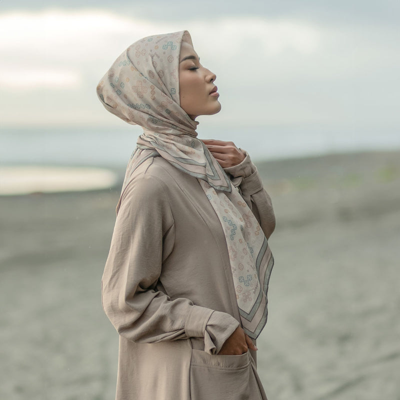 Hijab Motif Segi Empat Deenay Yumna Series