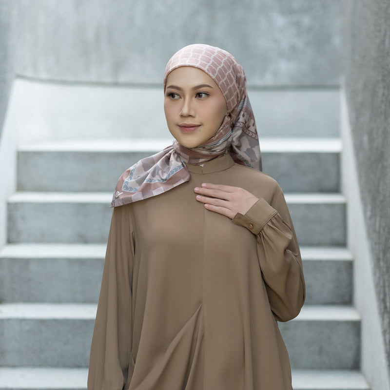 Hijab Motif Segi Empat Deenay Kiyana Series