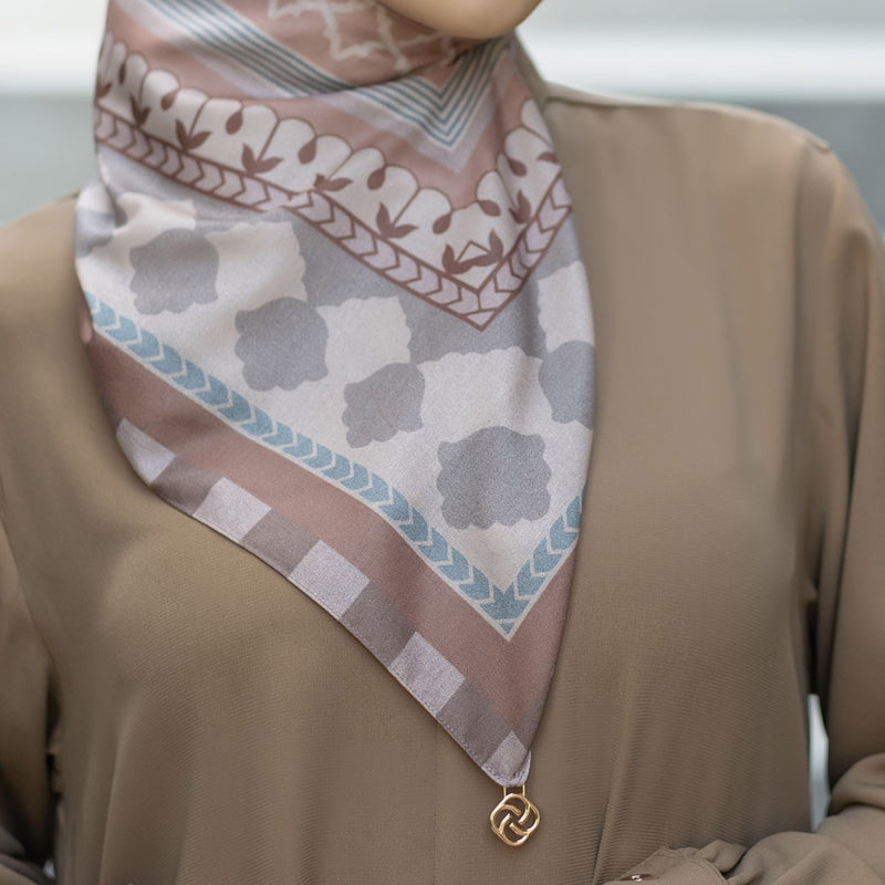 Hijab Motif Segi Empat Deenay Kiyana Series