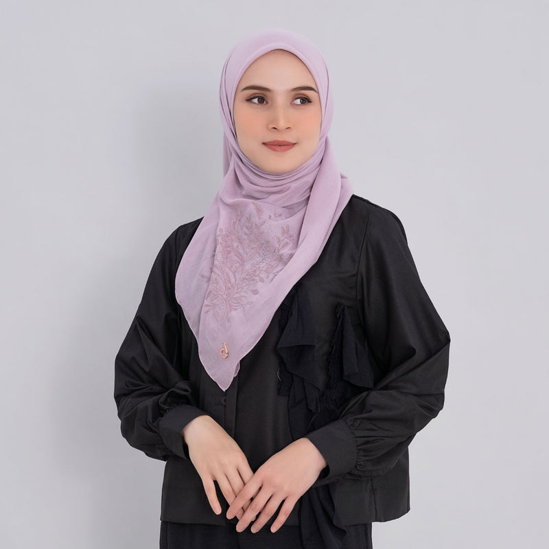 HIJAB DEENAY MOTIF SEGI EMPAT AZZEZA SERIES