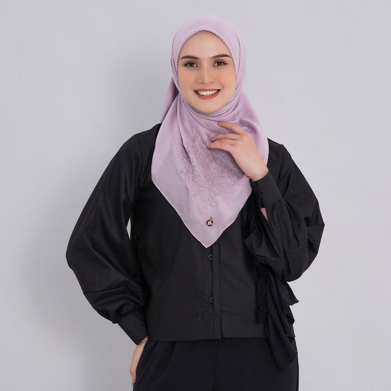 HIJAB DEENAY MOTIF SEGI EMPAT AZZEZA SERIES