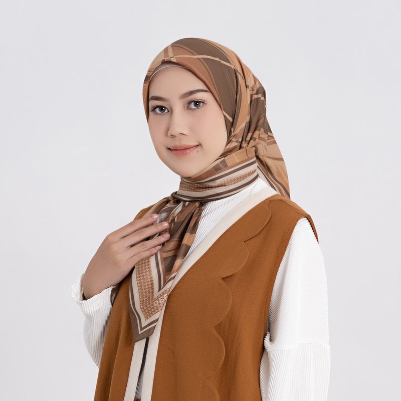 Hijab Motif Segi Empat Deenay Halia Series