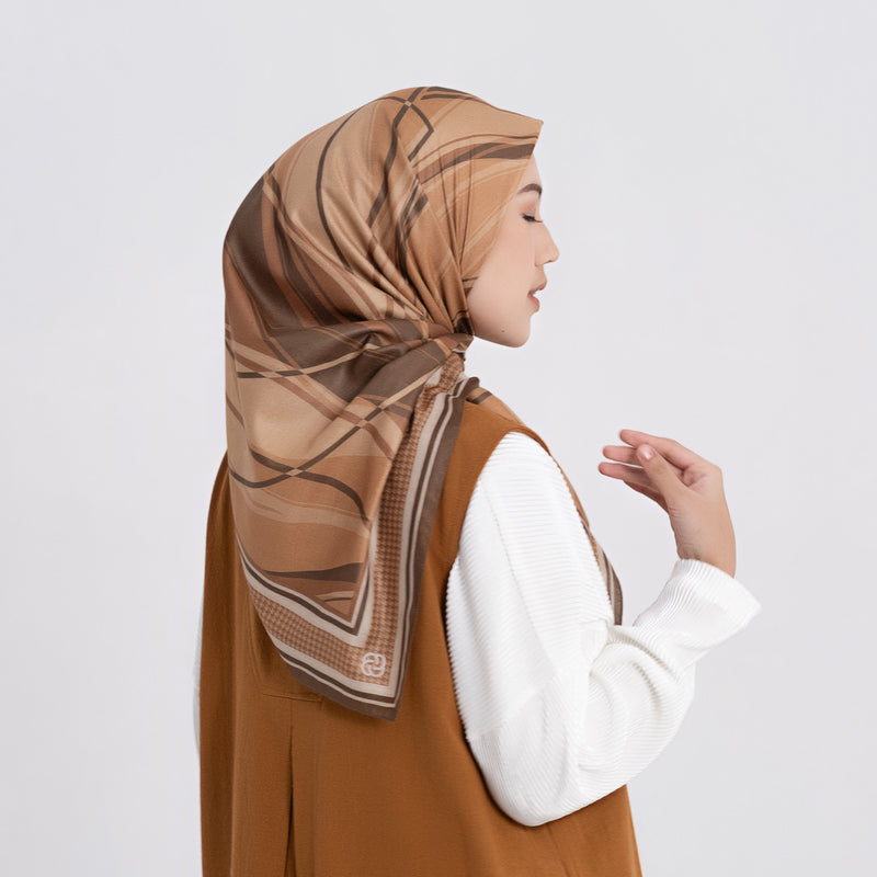 Hijab Motif Segi Empat Deenay Halia Series