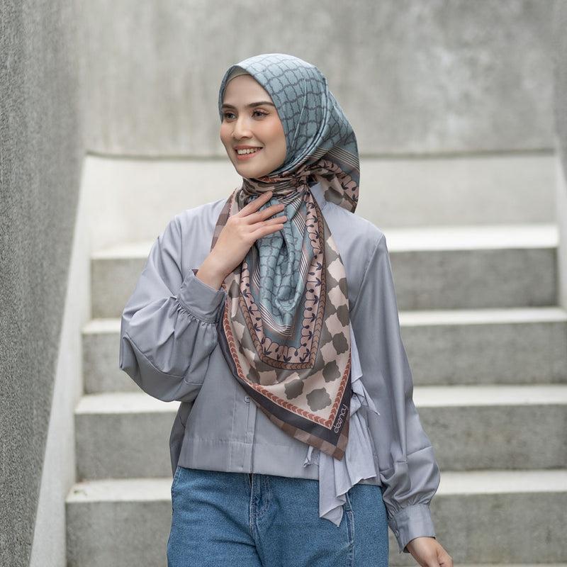 Hijab Motif Segi Empat Deenay Kiyana Series