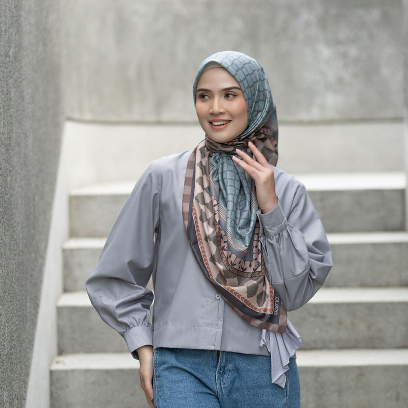 Hijab Motif Segi Empat Deenay Kiyana Series