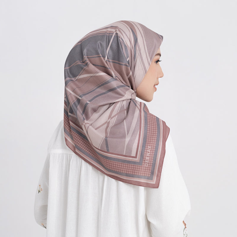 Hijab Motif Segi Empat Deenay Halia Series