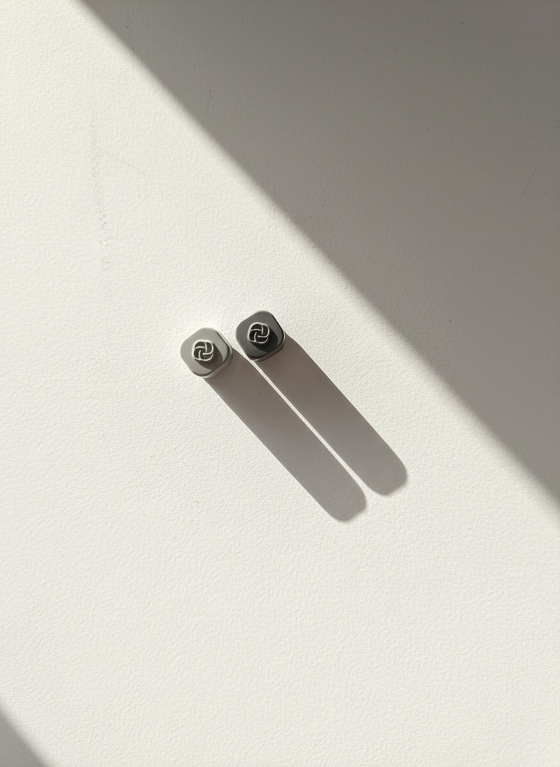 DEENAY SQUARE MAGNETIC PIN