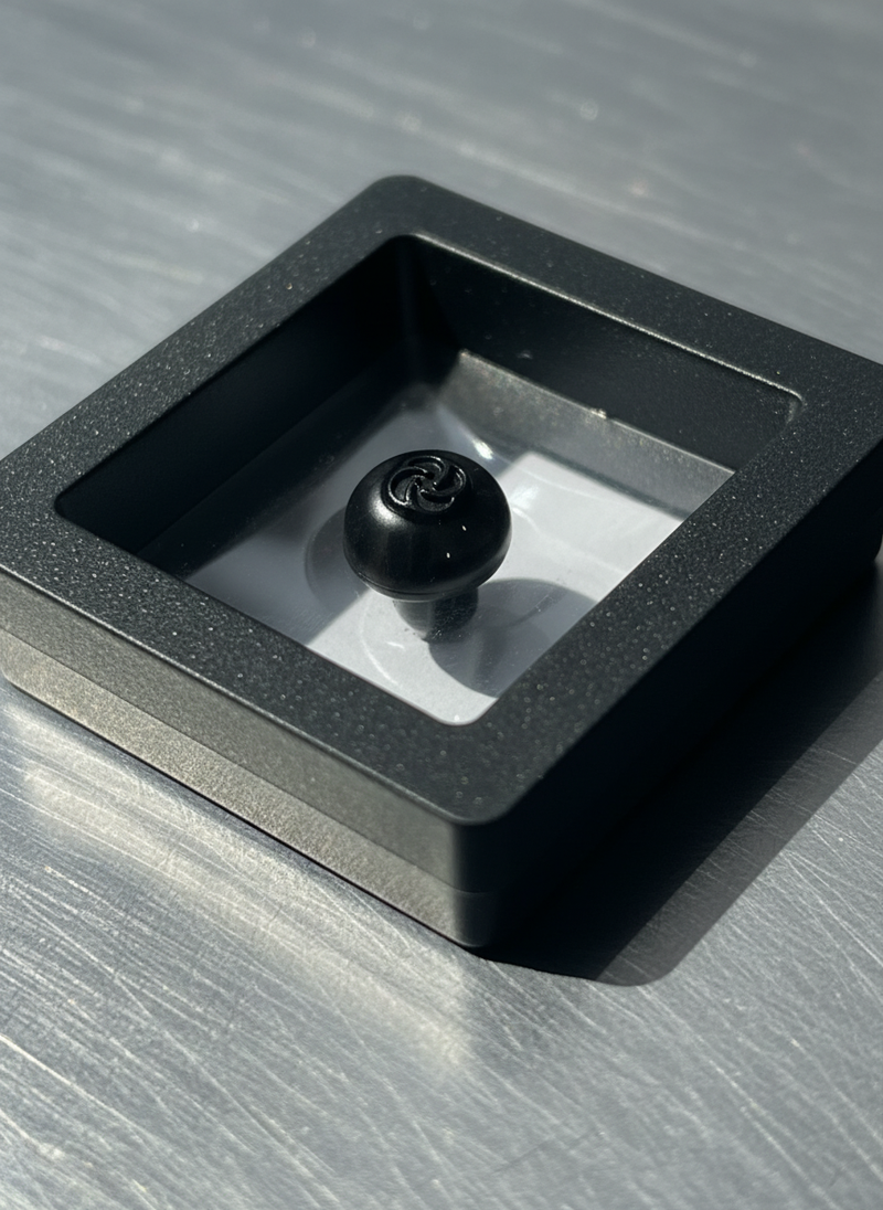 DEENAY ROUND MAGNETIC PIN