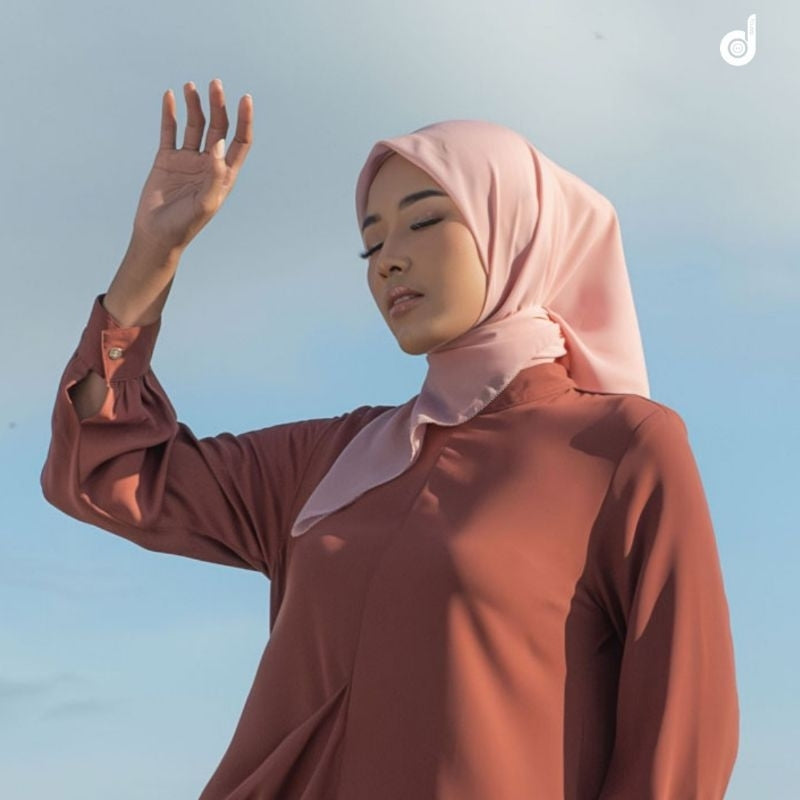 HIJAB POLOS SEGI EMPAT DENAY SEVILLE SERIES